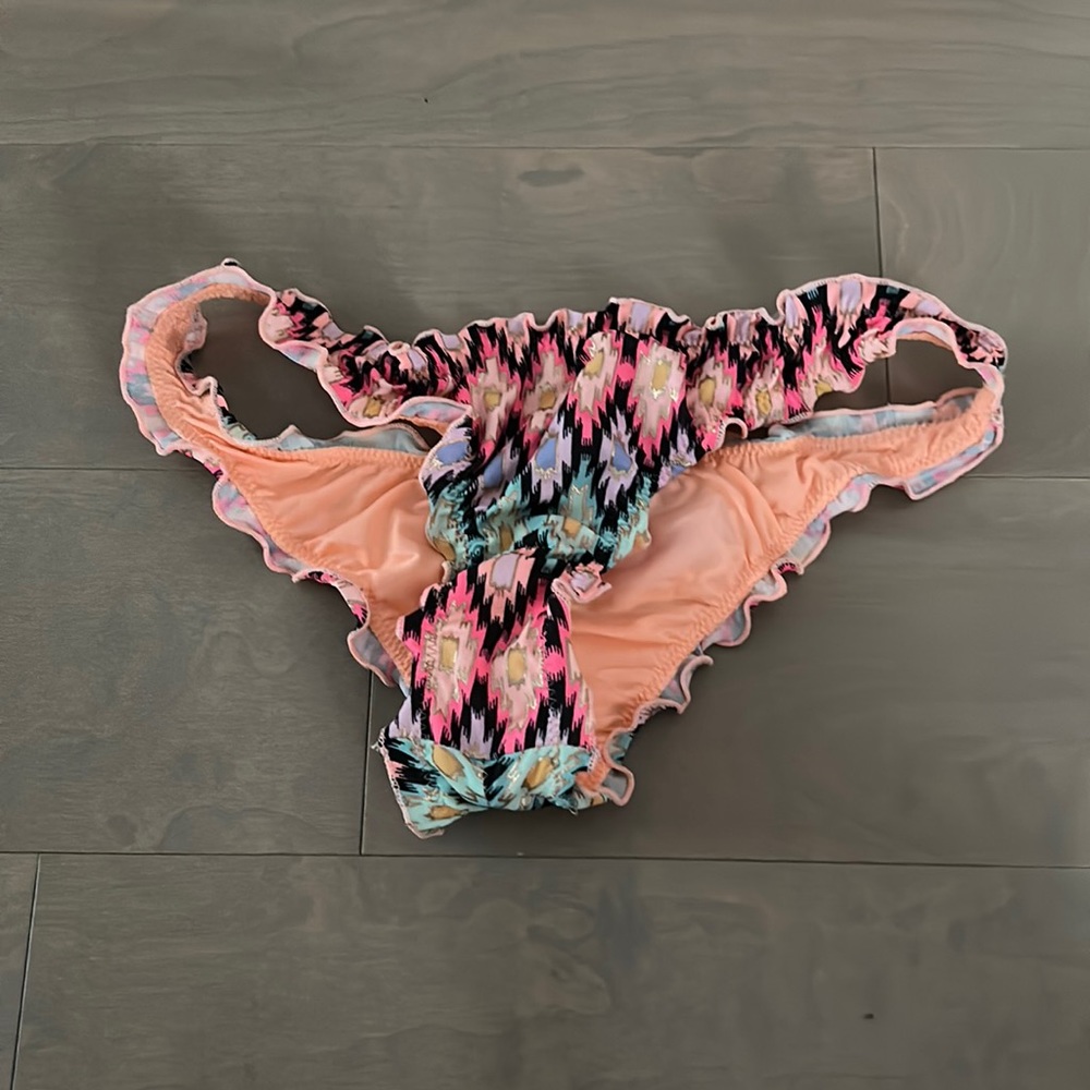 BNWOT Victoria’s Secret Aztec print bikini bottoms size XS